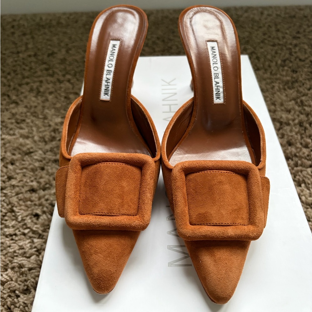 Manolo Blahnik Suede Pointed Mule in Rust Brown - Picture 2 of 9
